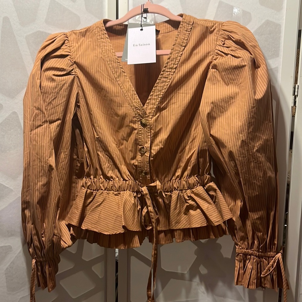 En Saison puff sleeve top